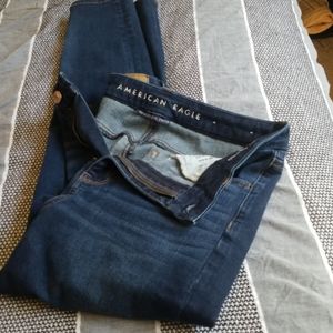 AMERICAN EAGLE CURVY SUPER HIGH RISE JEGGING